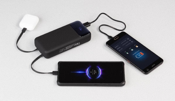 Зарядное (22.5W) устройство "Top Grade SOFTTOUCH" 20000 mAh с подсветкой логотипа, встроенными кабелями и цифровым индикатором заряда, цвет черный