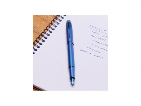 Перьевая ручка Parker IM Monochrome Blue, перо:F, цвет чернил: blue, в подарочной упаковке.