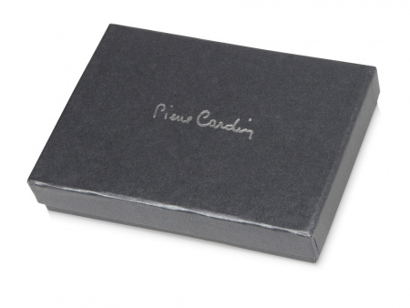 Визитница Pierre Cardin. Корпус - иск.кожа. Размер 9,5 х 6,6 х 1,4 см. Цвет - черный